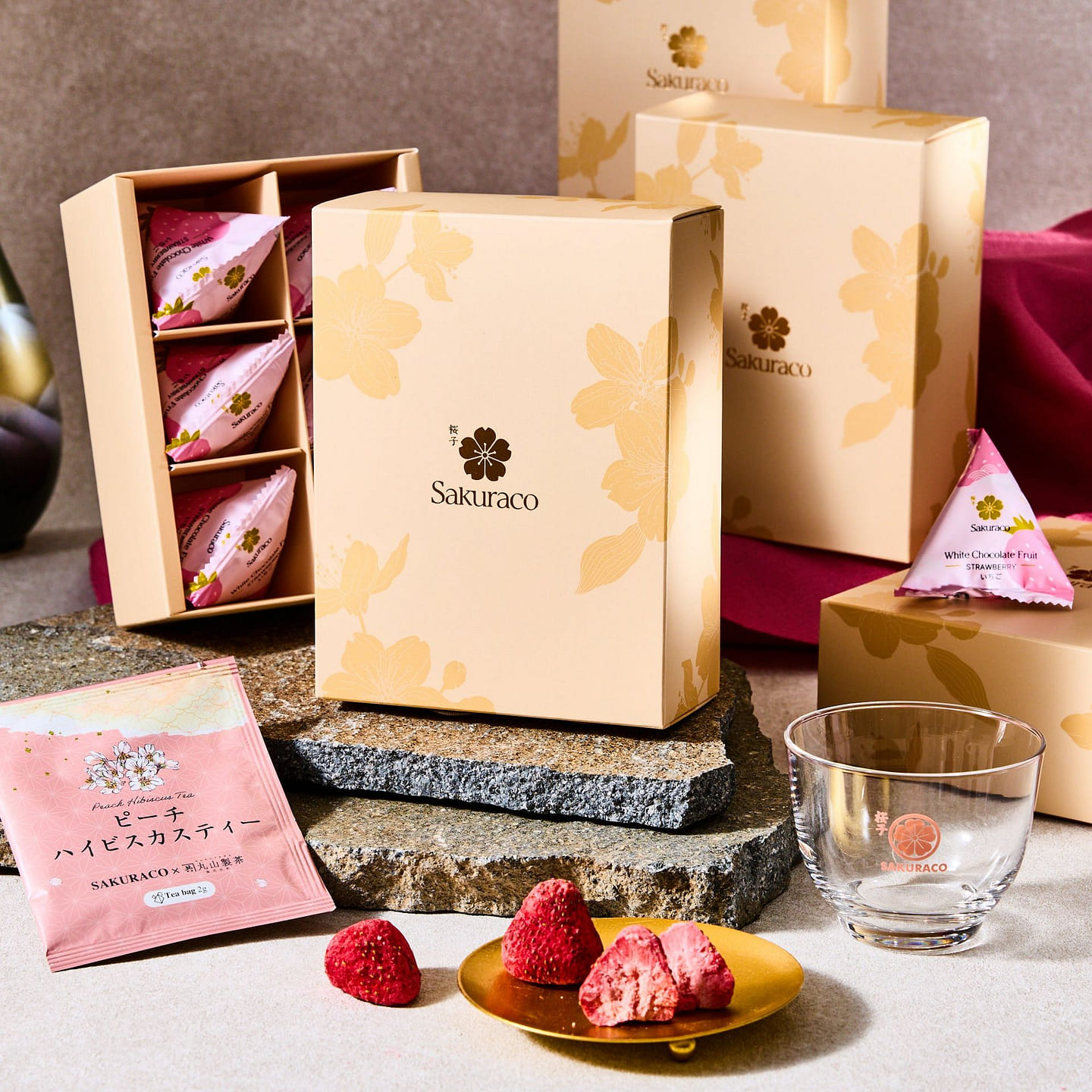 Sakuraco White Chocolate Fruit - Strawberry: 4... 763 グラム