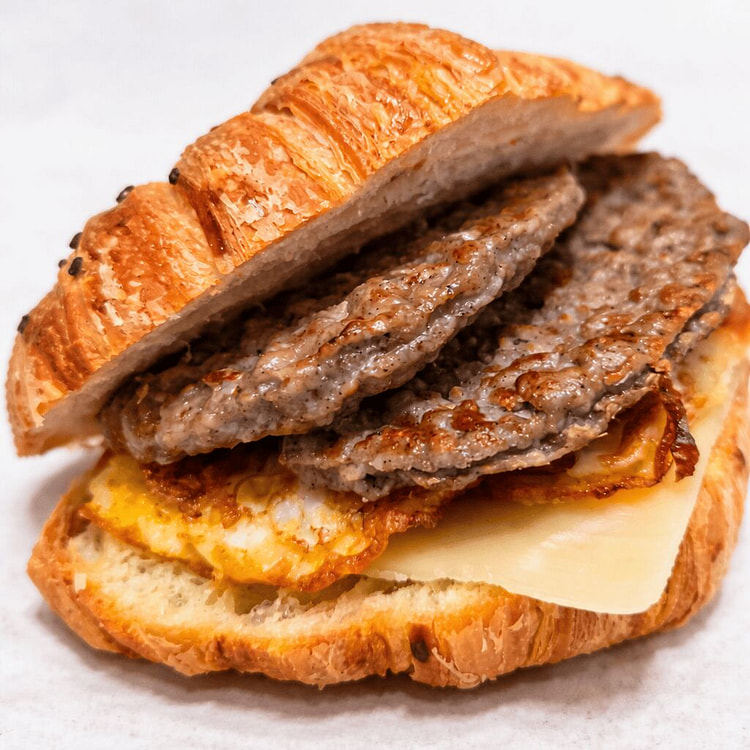 早餐肉饼蛋芝士可颂三明治 1 个