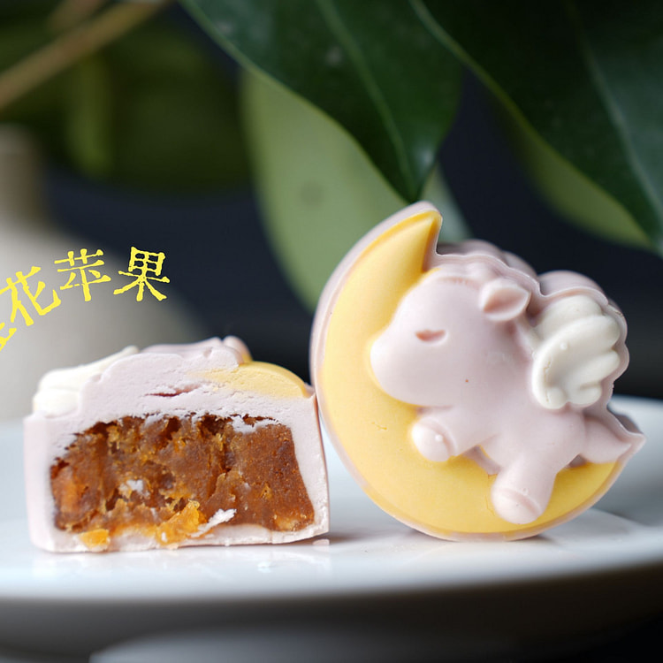 Osmanthus Apple Walnut Crust Mooncakes 1 count