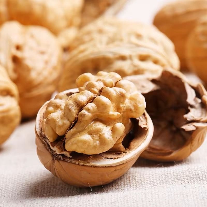 Get Three Squirrels Milk-Flavored Roasted Walnuts 150 g Delivered