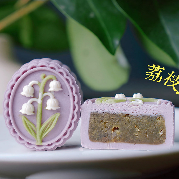 Lychee Black Tea Walnut Crust Mooncakes 1 count