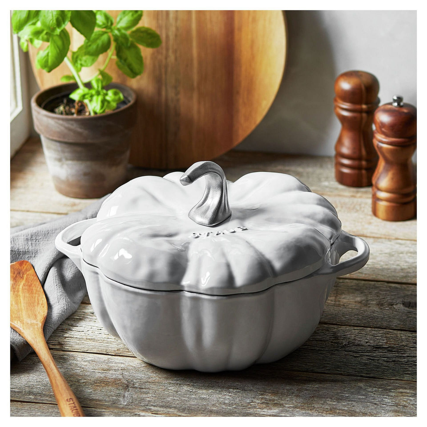 STAUB Cast Iron 3.5-qt Pumpkin Cocotte / White 1 each