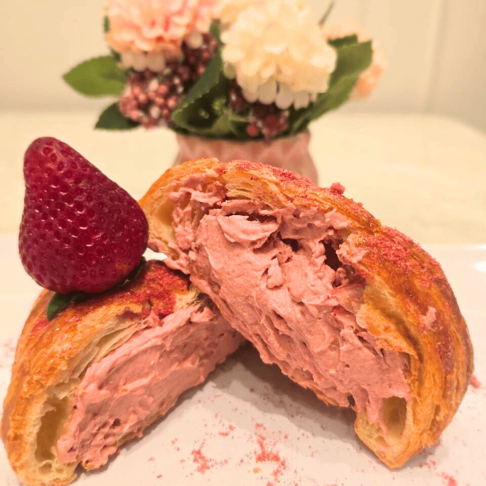 Strawberry Croissant 140 g