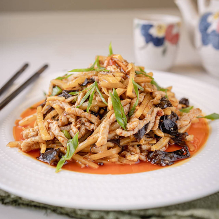 Shredded Pork with Garlic Sauce 350 g