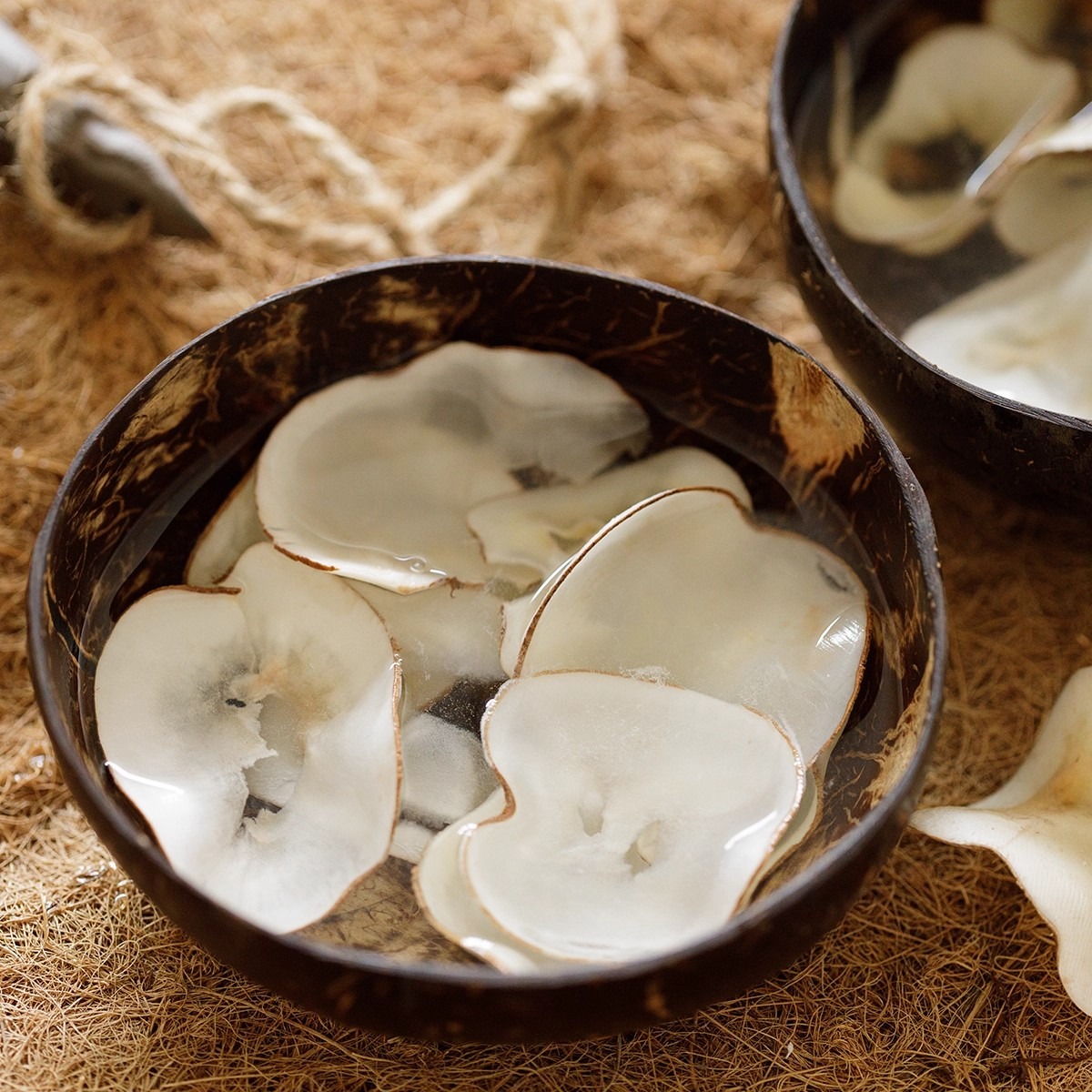 original color sea coconut slices 100g 100 g - Weee!