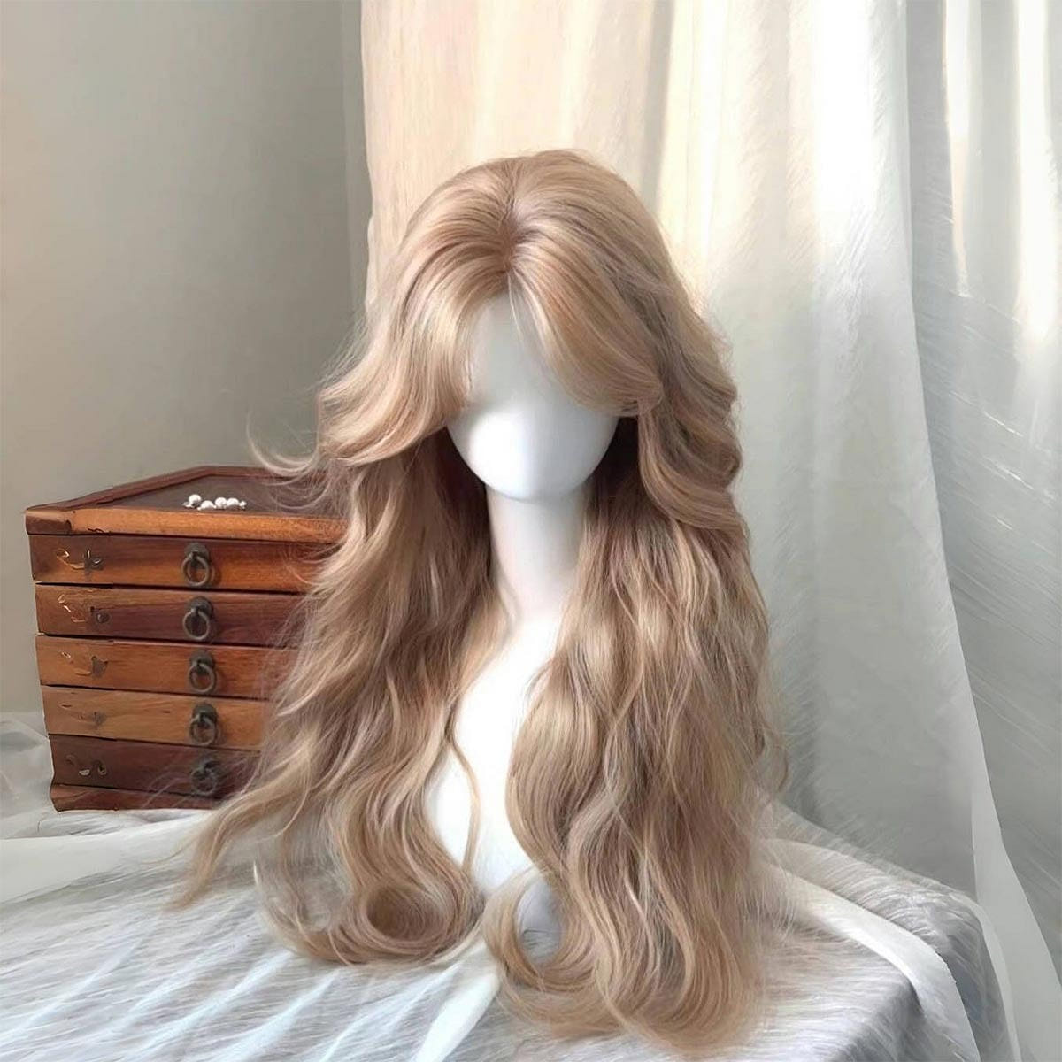Center-parted wig Milk-white and golden Long curly 1 each