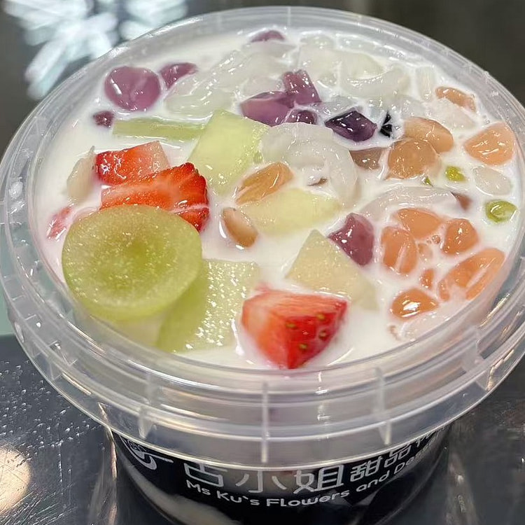 Grass Jelly and Fresh Fruit mix about 500ml 1 each