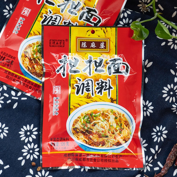 Sichuan Chengdu specialty snack, chili oil seasoning packets, dipping sauce