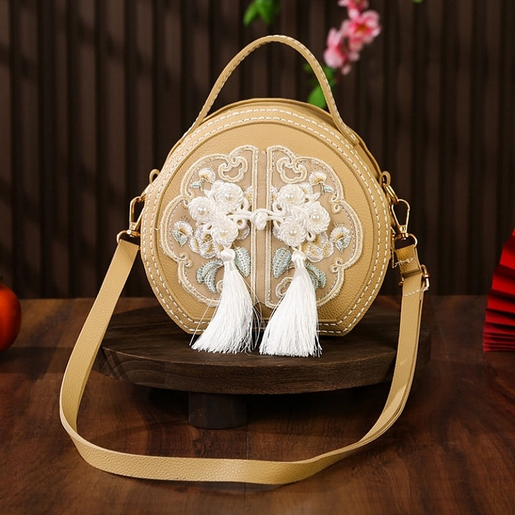 卡其色国风手工diy刺绣包包新中式百搭小圆包斜跨包 1 份