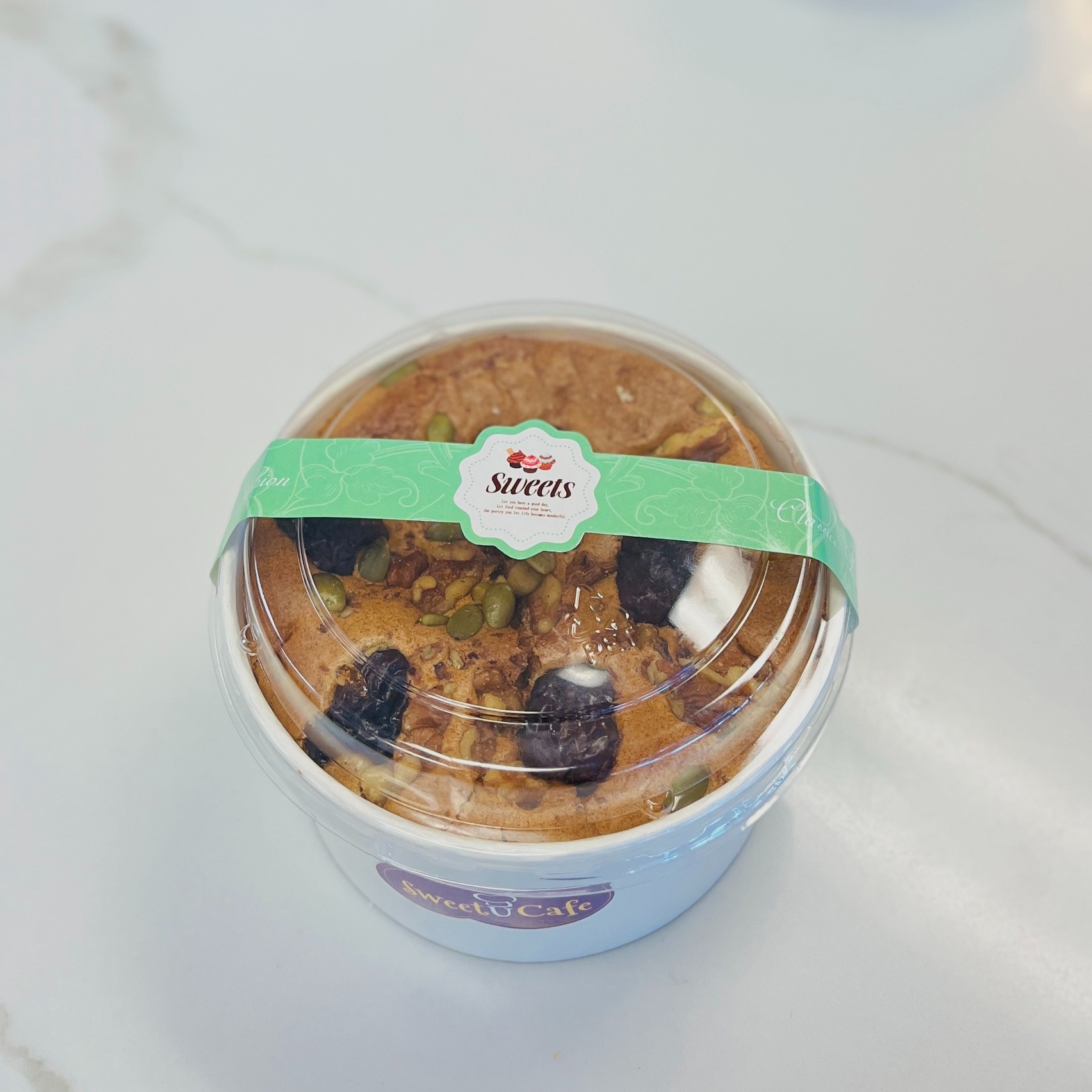 Brown sugar walnut and date cake 1 케이스