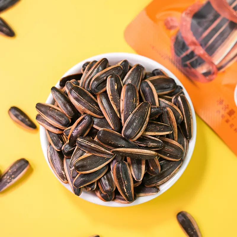 Qiaqia caramel melon seeds 18g * 1 bag of New Year snacks - Weee!