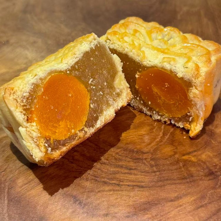 Winter Melon Paste & Salted Egg Yolk Mooncake 1pc 1 each
