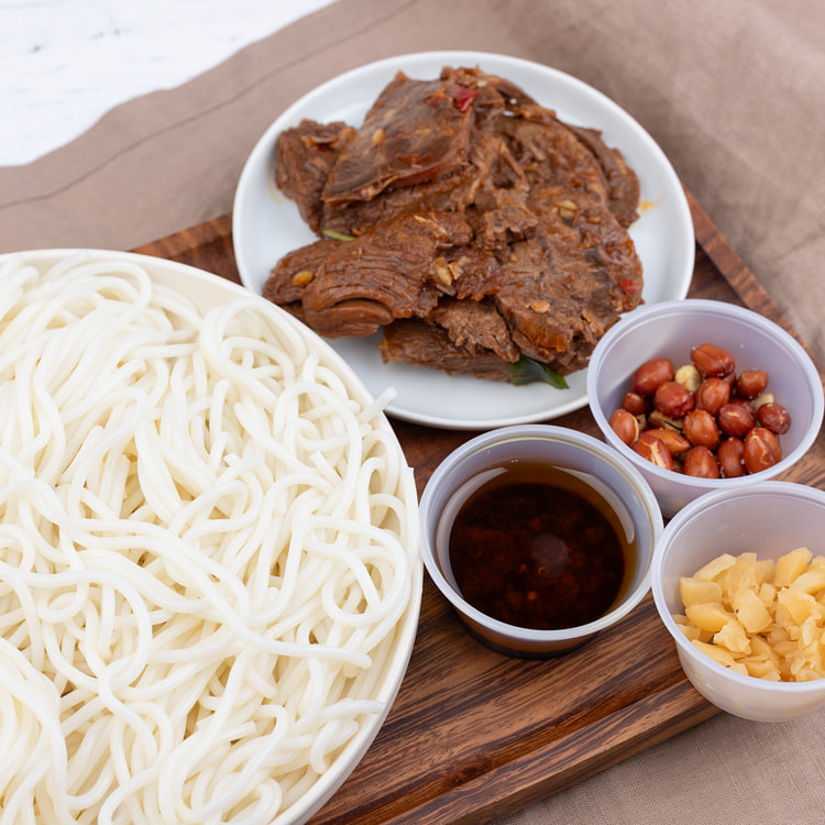 Beef Rice Noodle Soup (Raw Noodle)