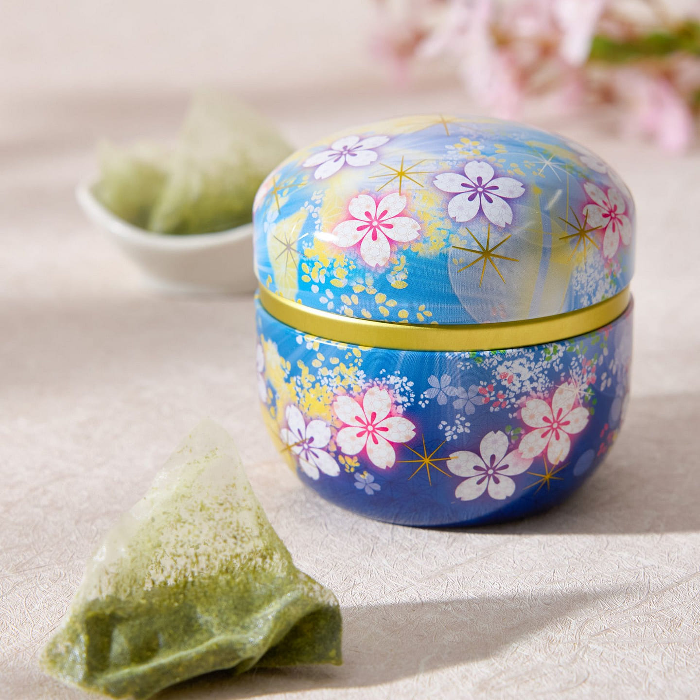 Suzuko Ryokucha Tea, Blue Sakura Canister (6 bags) 129 g