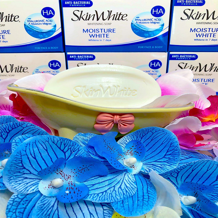 FILIPINA "SKIN WHITE" SOAP WITH HYALURONIC ACID 125 g