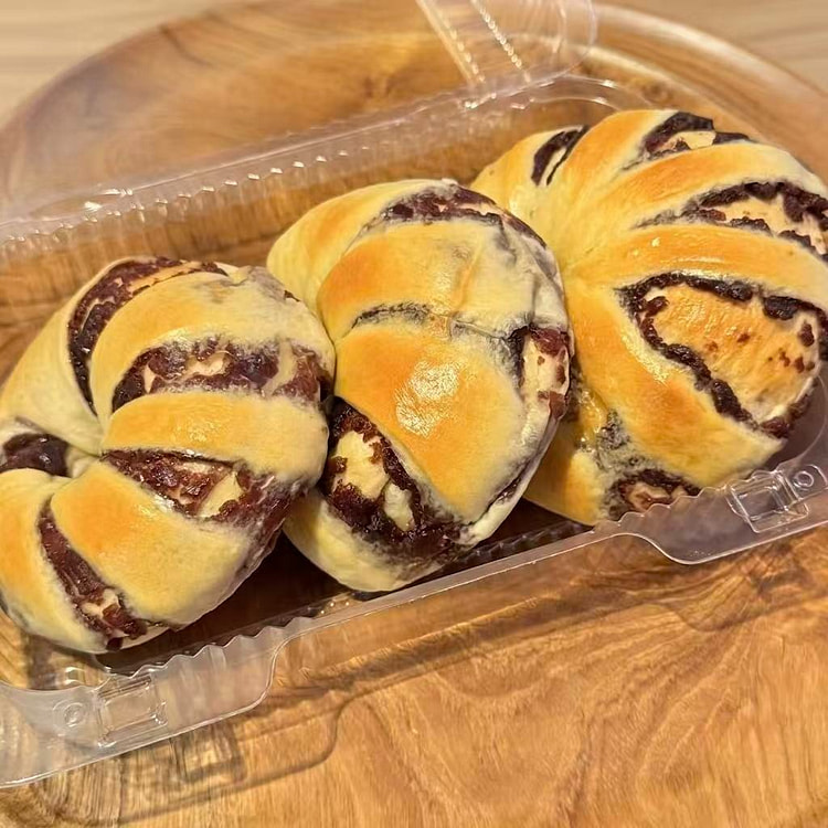 Bean Paste Bun 3pcs in Plastic Box 1 count