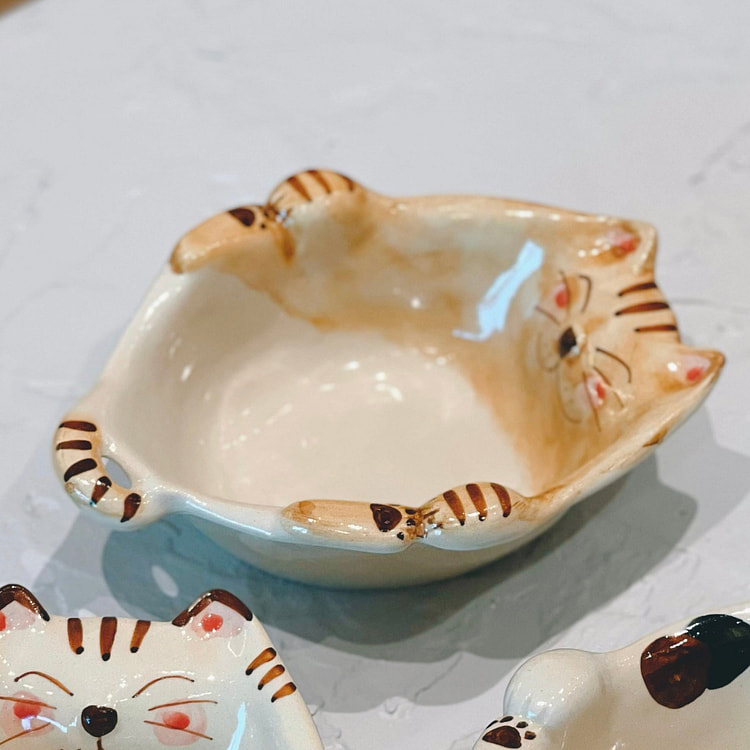 Hasami ware Cutie Kitty Rice Bowl - Camellia Cat