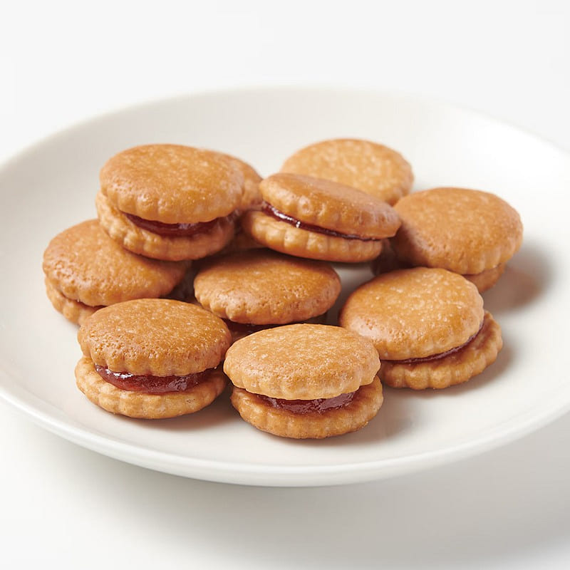 muji Apple Sandwich Cookies 68g 1 each