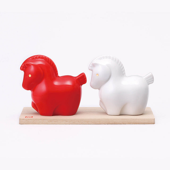 Ngựa may mắn đỏ trắng Yakushigama 1 phần