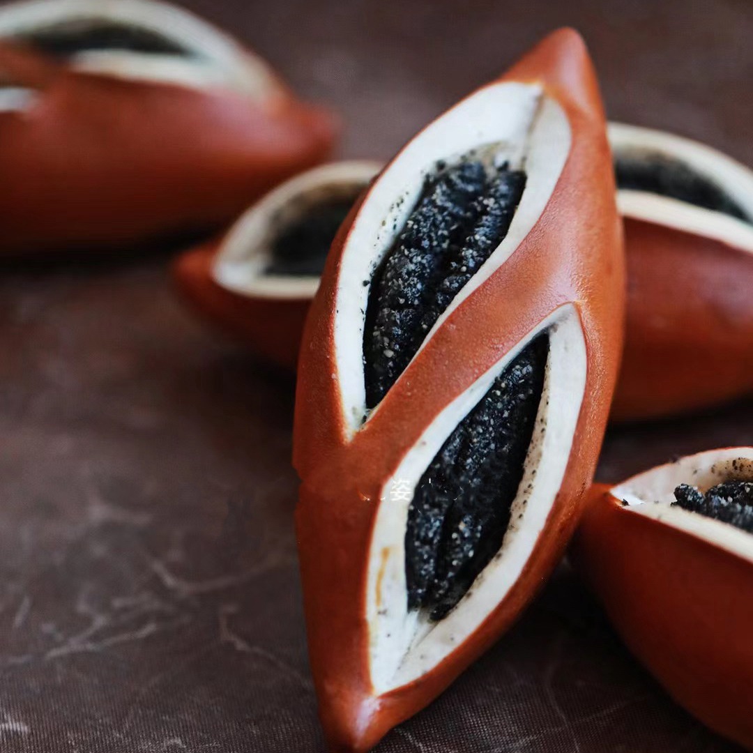 Sesame Cream Cheese Pretzel 1 piece 100g 1 each