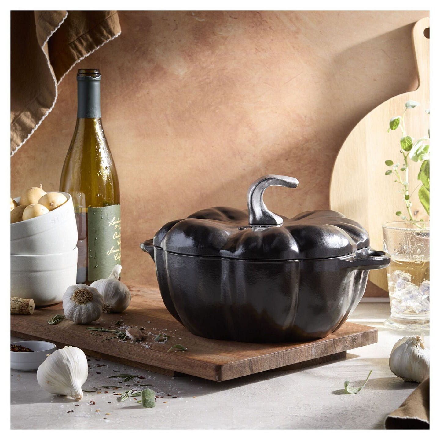 STAUB Cast Iron Pumpkin Cocotte 3.5-qt / Black 1 each
