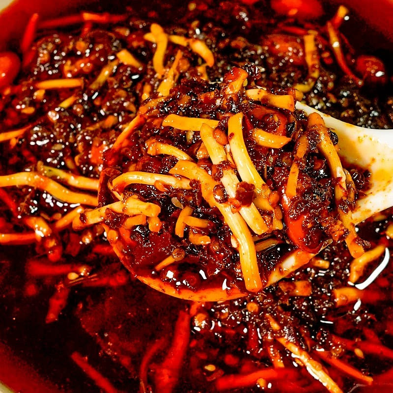Spicy chili with chopped ear root oil 250 g