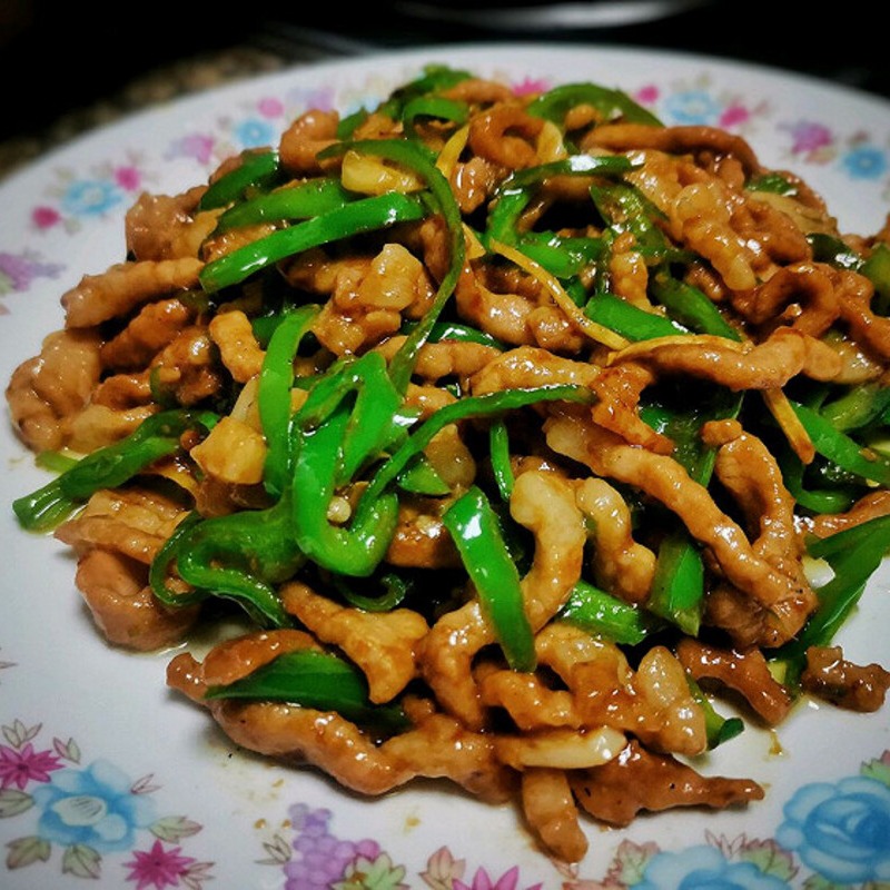 Stir-Fried Shredded Pork with Green Peppers 450 g