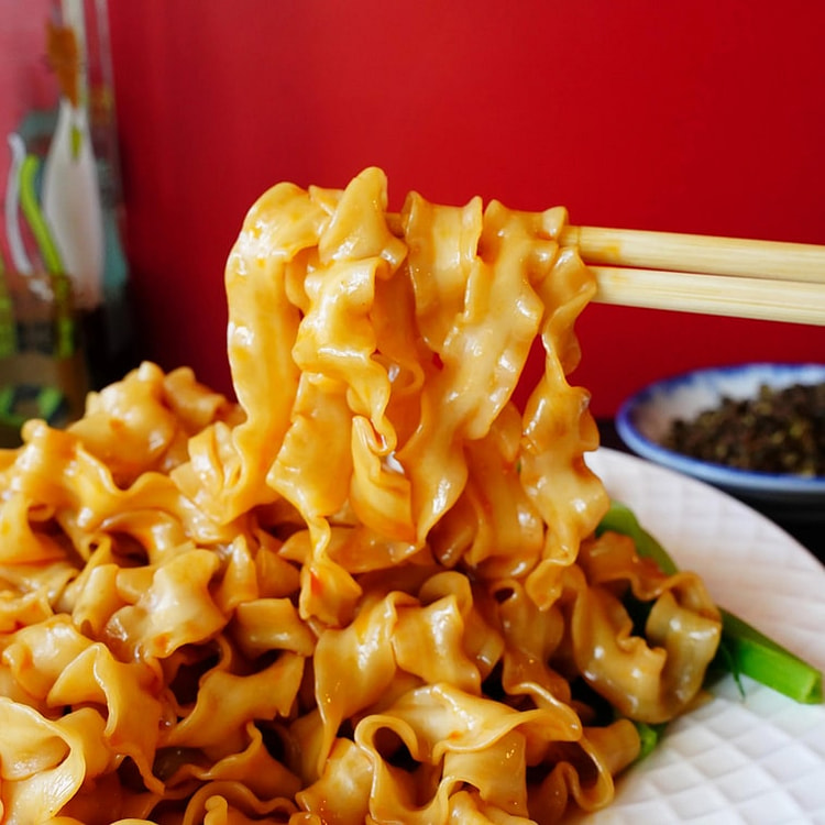 Lee Kum Kee Spicy Pepper Noodles Late Night - 110g 110 g