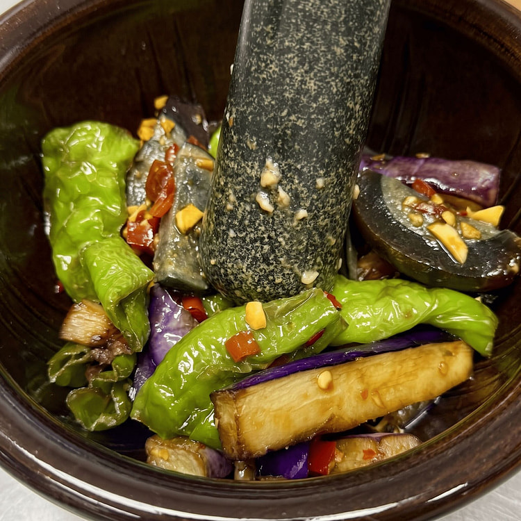 擂辣椒茄子皮蛋 380g （螺丝椒） 1 份