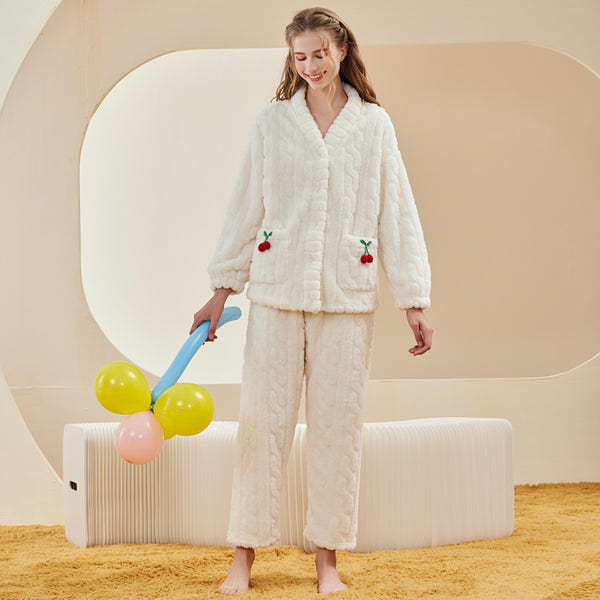 LULLABUY Cherry Pocket Fluffy Pajama Set White-XXL 2000 g