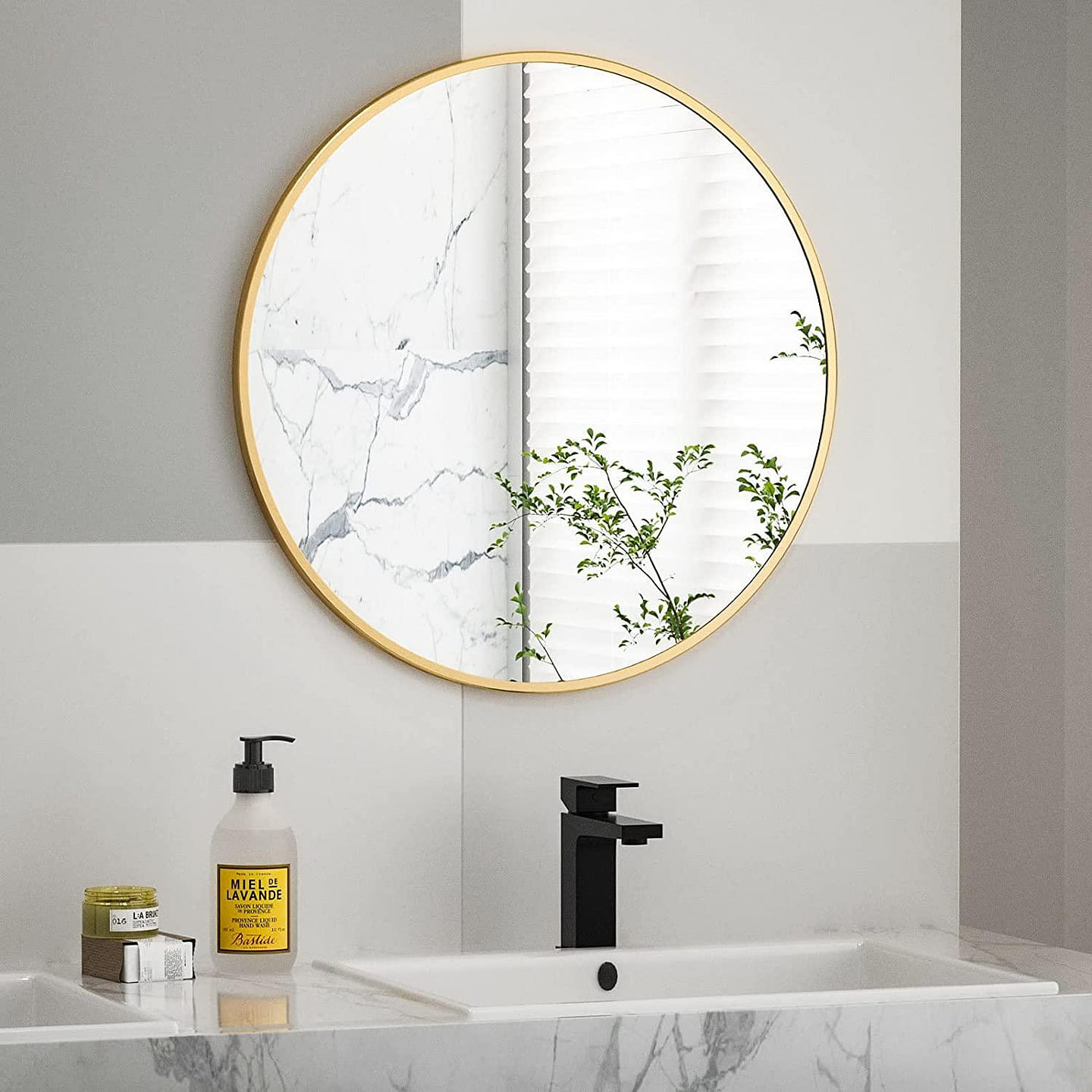 32 in. W x 32 in. H Round Framed Classic Wall Bathroom Vanity Mirror in Gold 1 count