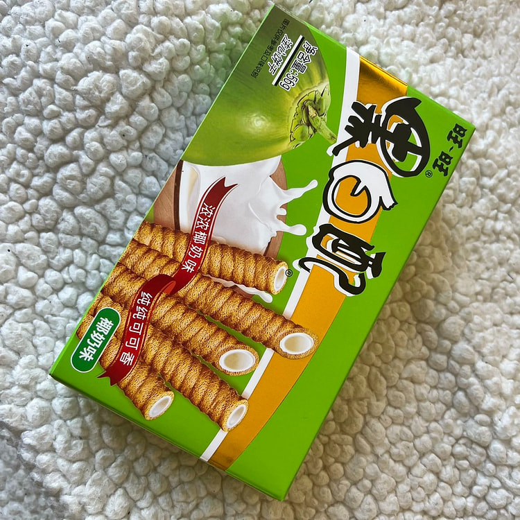 Wangwang black&white sandwich roll biscuit coconut milk flavor 60g x