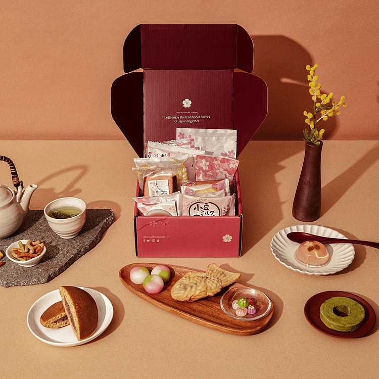 Sakuraco Japanese Traditional Snack Box (Corp...