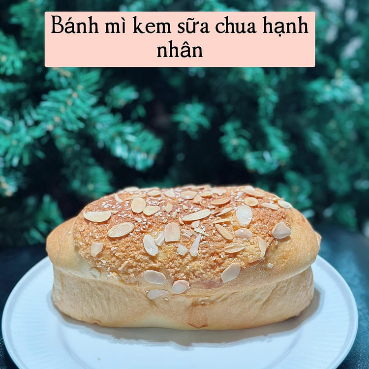 杏仁酸奶面包