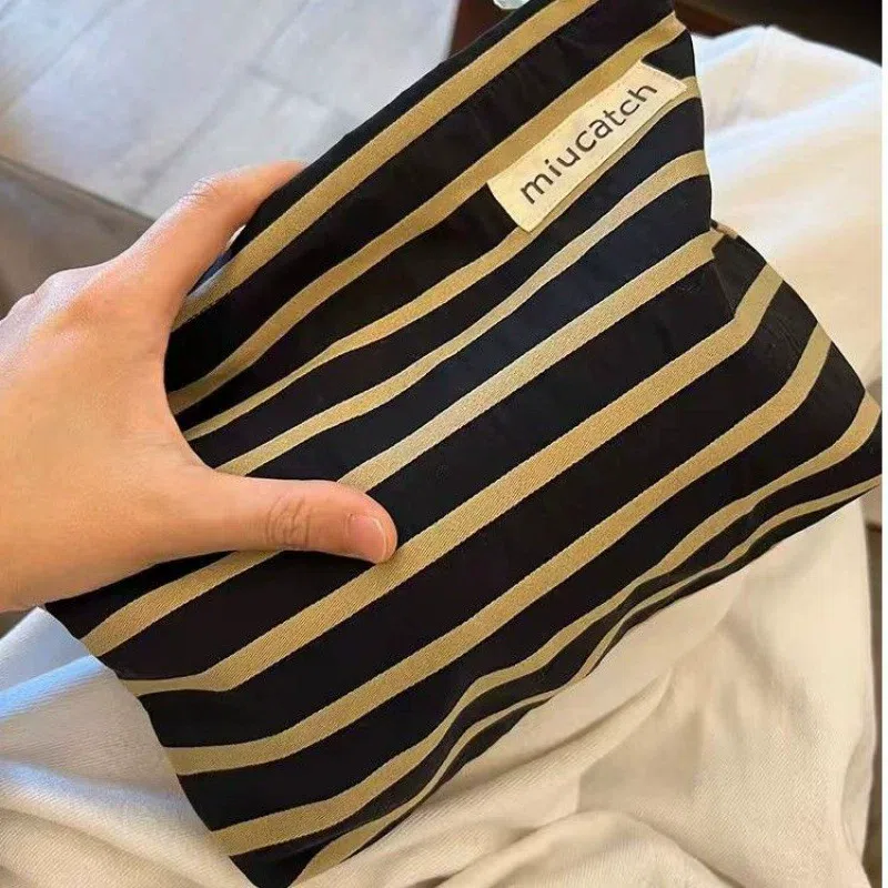 Black and gold striped storage bag *1 60 g