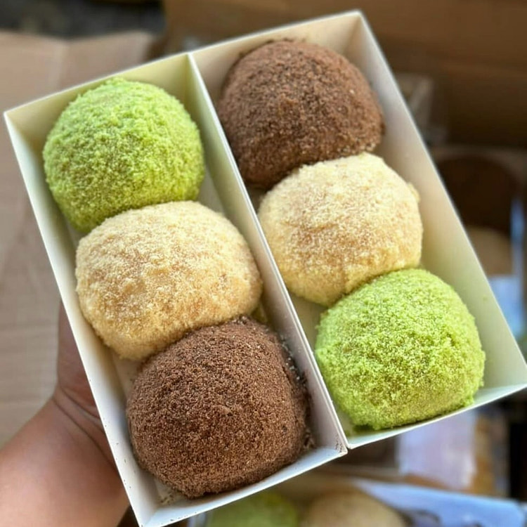 混合口味卡仕达奶油面包