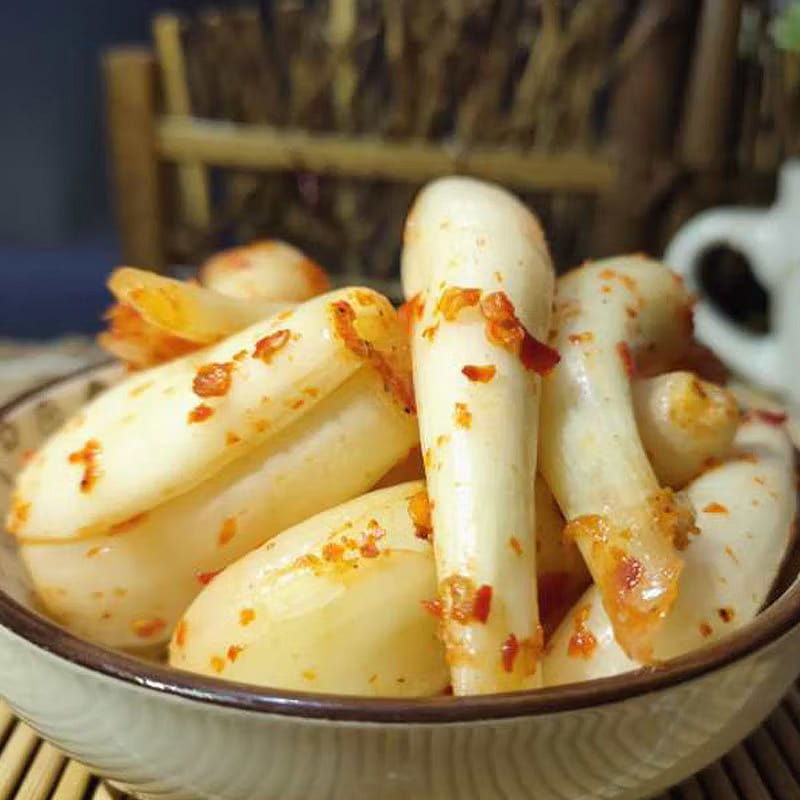 Sichuan Specialty Spicy and Sour Pickled Garlic Bulbs - Freshly Pickled 470 グラム