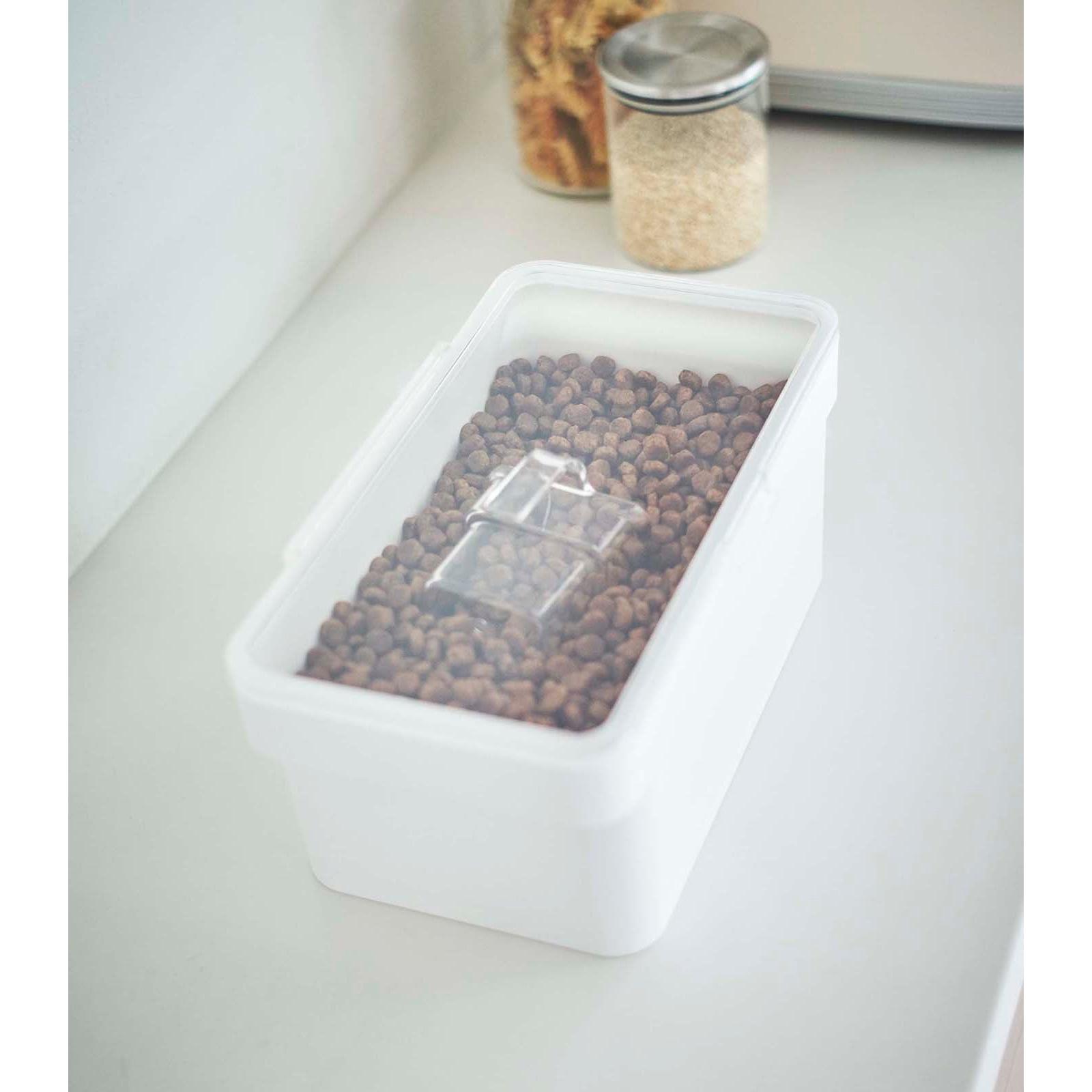 Airtight Pet Food Container - Medium / White 1 ส่วน