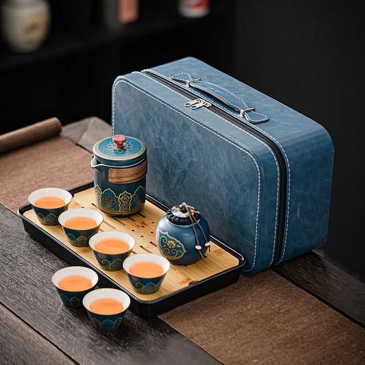 Classic Blue Tea Set: 1 Teapot + 6 Cups 1 each