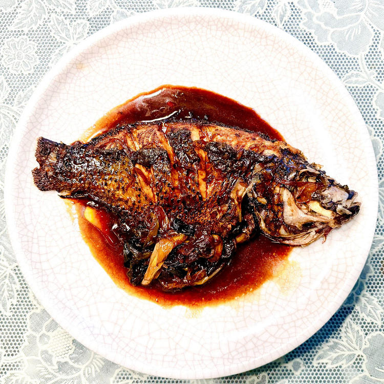 Grilled crucian carp with green onion