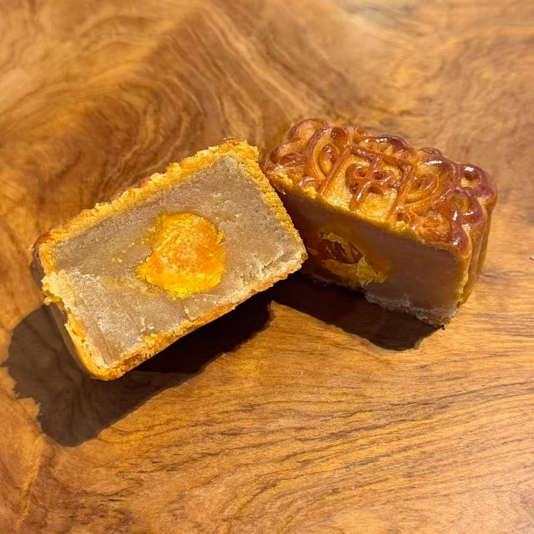 Mung Bean Salted Egg Yolk Mooncake 1pc 1 each