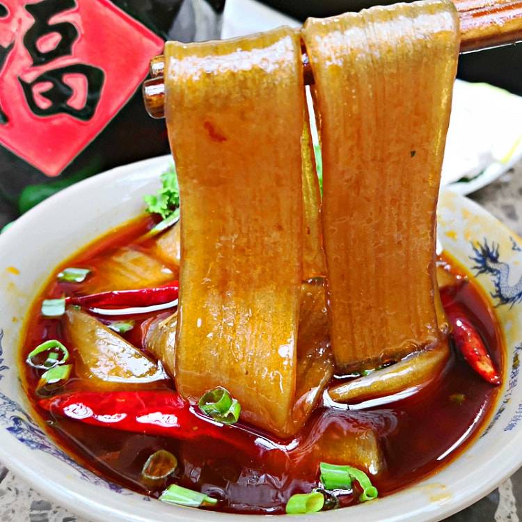 Sichuan handmade vacuum fresh flour hot pot Sichuan noodles hot pot instant