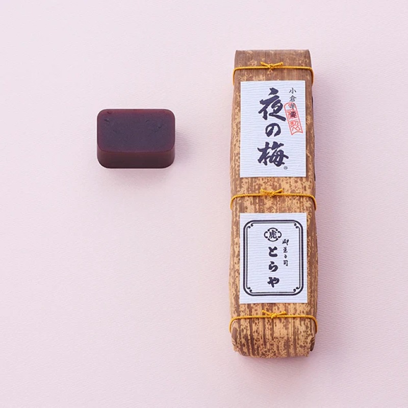 【日本直郵】日本老字號和菓子 虎屋 竹皮包裝羊羹 夜之梅 330克×2 共700g 1 盒