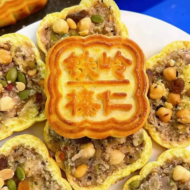 Tieling Hazelnut Mooncake 90g *3pieces 1 pack