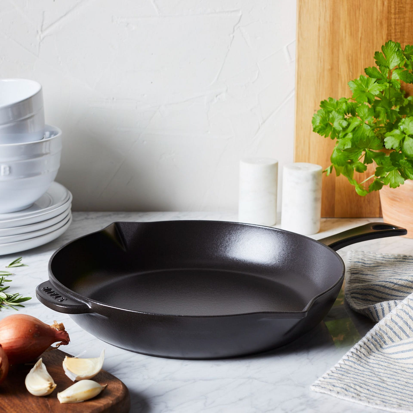 STAUB Cast Iron 10-inch Fry Pan 10-inch / Matte Black 6.5 파운드