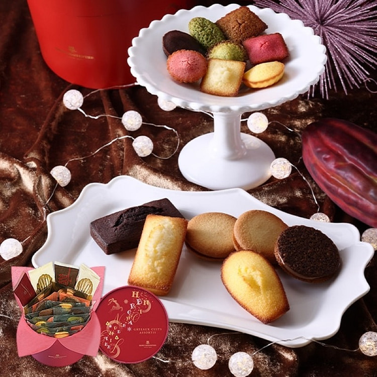 Henri Charpentier Petit A fun sweets box Christmas Gateau & Biscuit Assortm