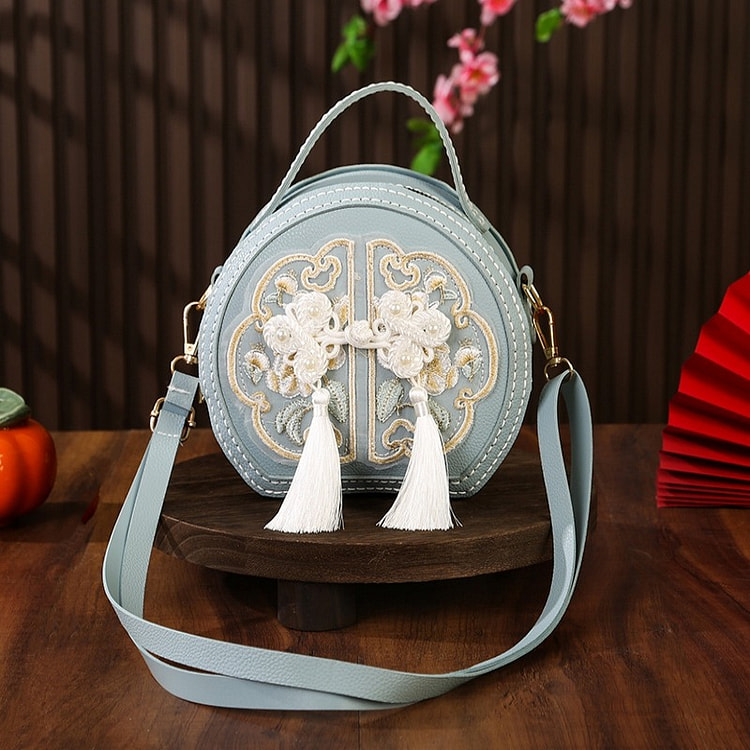 蓝色国风手工diy刺绣包包新中式百搭小圆包斜跨包 1 份