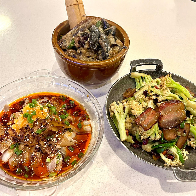 新年套餐2 (擂皮蛋茄子 花菜炒腊肉 蒜泥白肉)