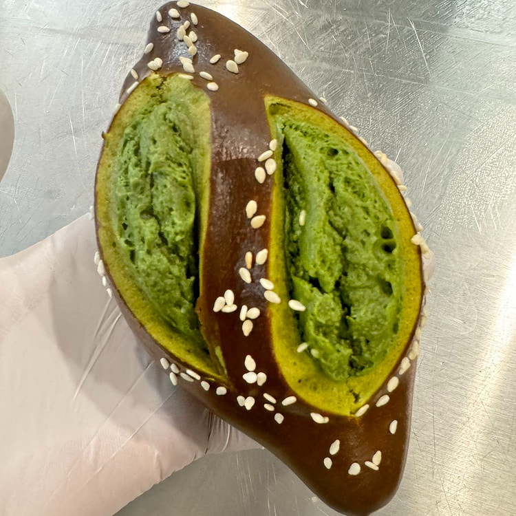 美国手作 抹茶乳酪碱水面包
