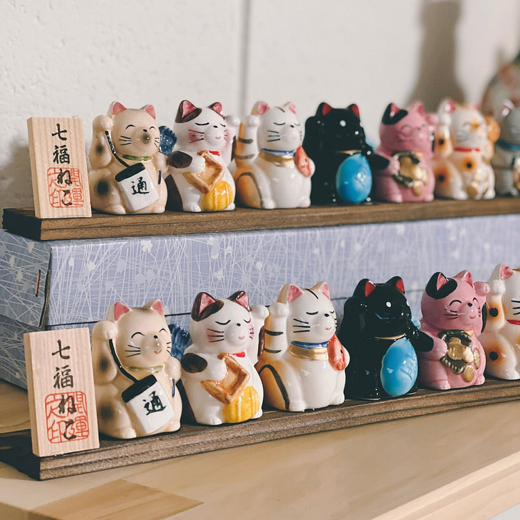 Japan Yakuho Fortune Cat 7pcs(Gift Box)